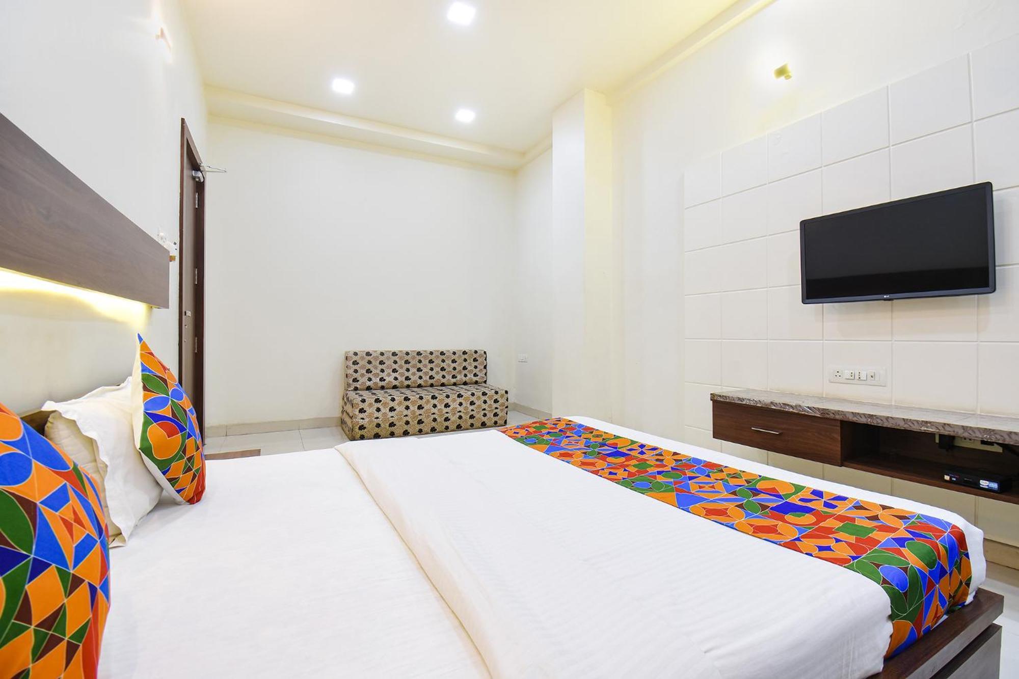 Fabhotel Royal Suits - Nr Mahadji Shinde Chhatri Pune Extérieur photo