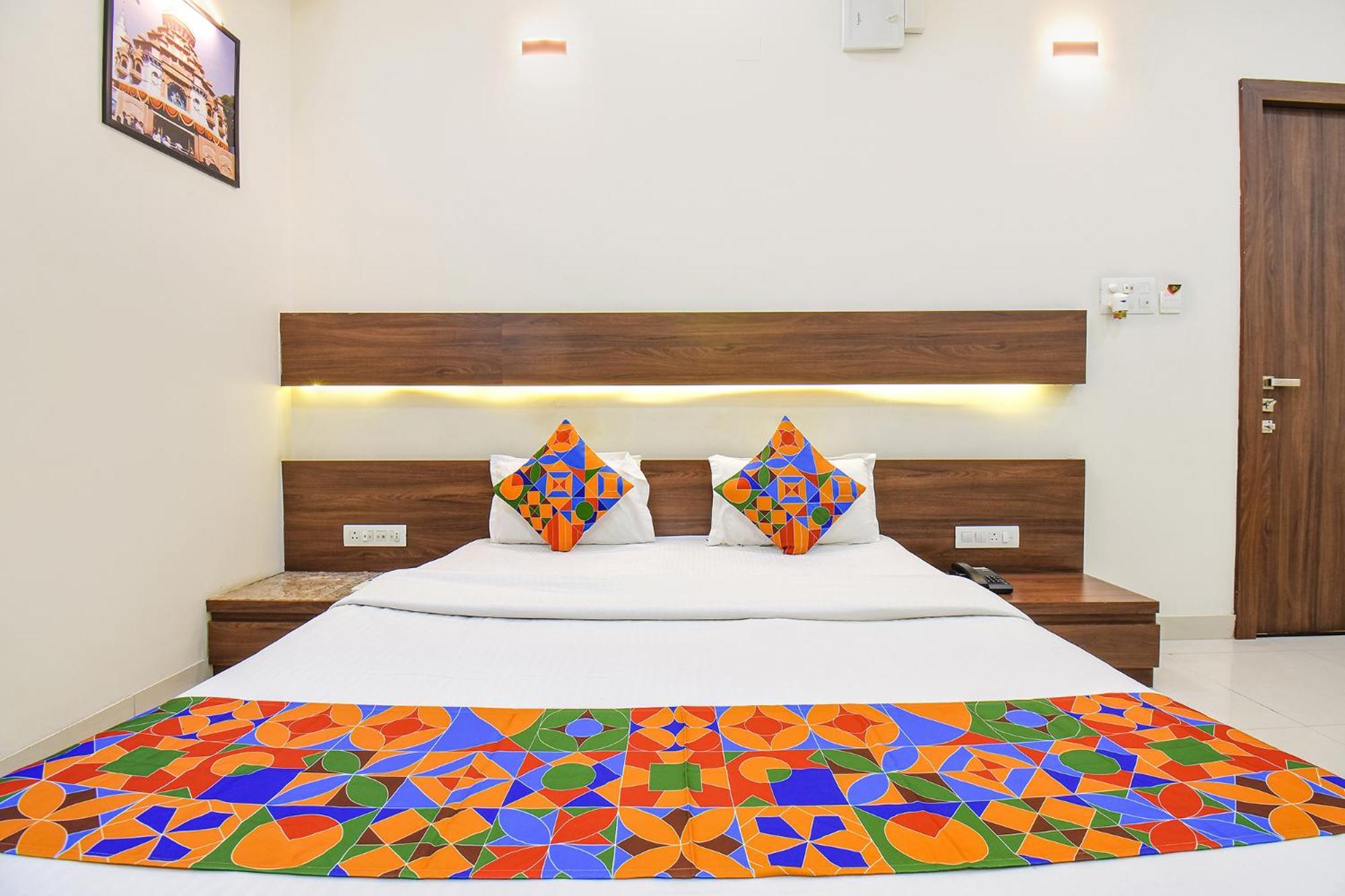 Fabhotel Royal Suits - Nr Mahadji Shinde Chhatri Pune Extérieur photo