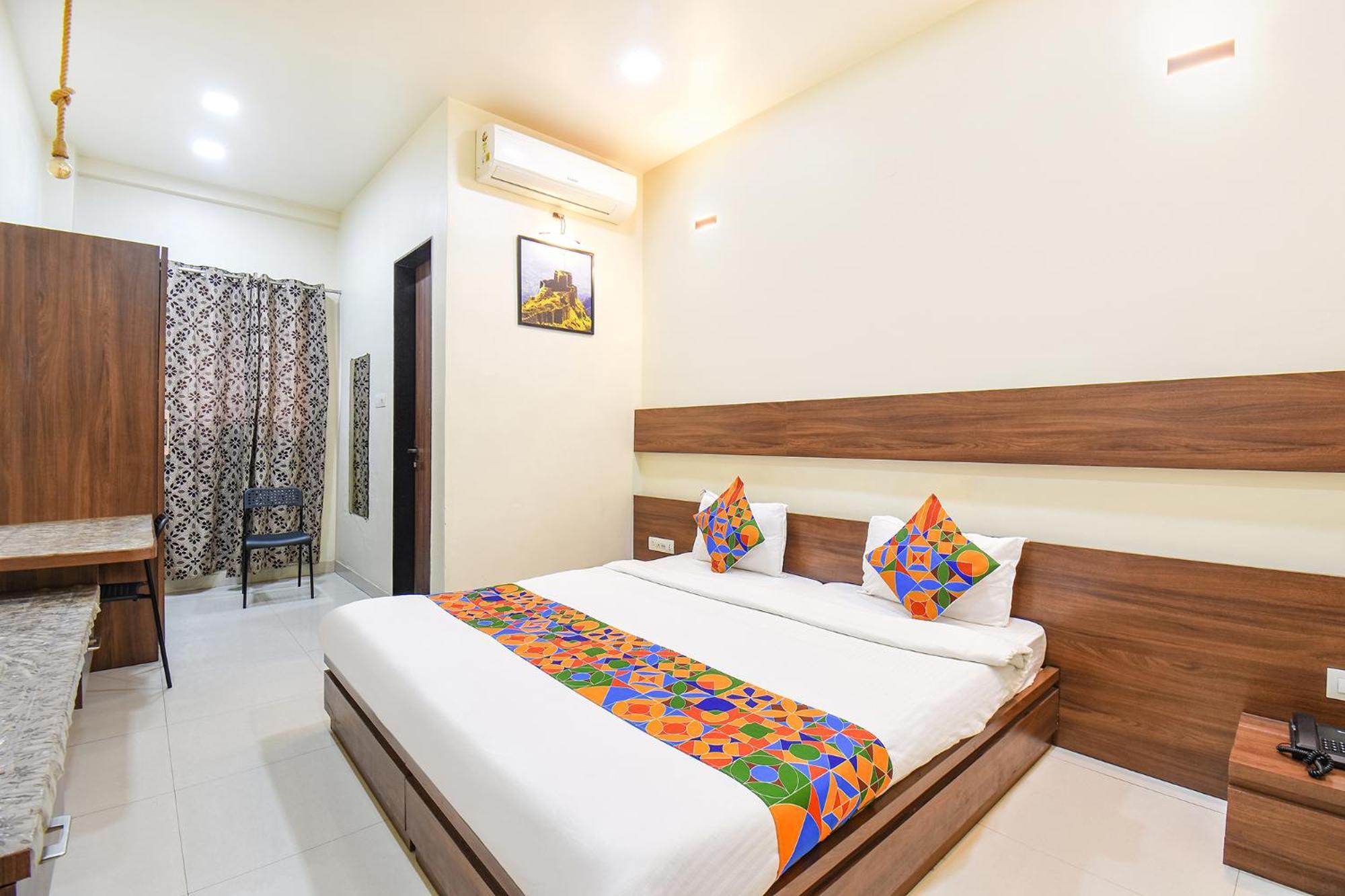 Fabhotel Royal Suits - Nr Mahadji Shinde Chhatri Pune Extérieur photo
