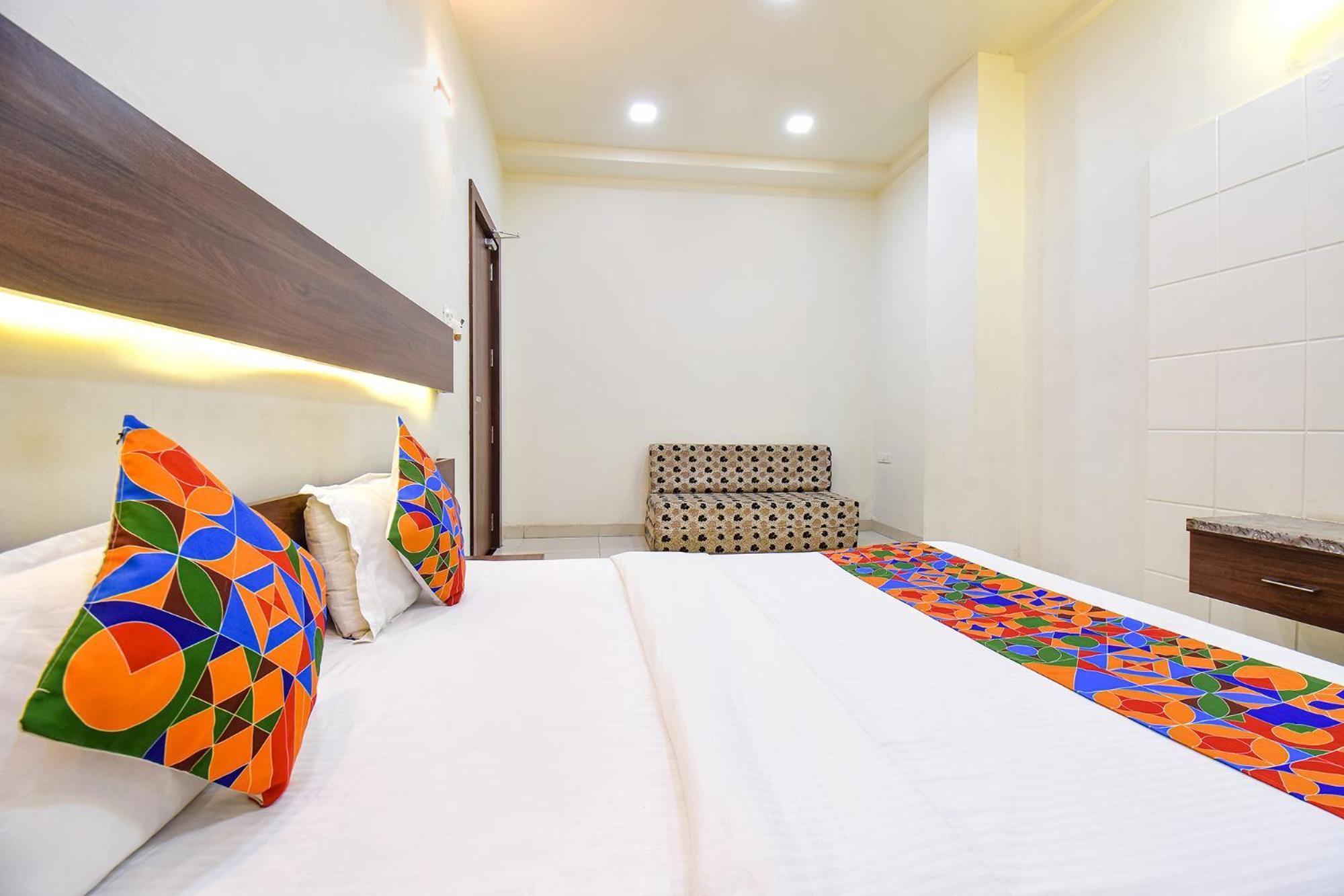 Fabhotel Royal Suits - Nr Mahadji Shinde Chhatri Pune Extérieur photo