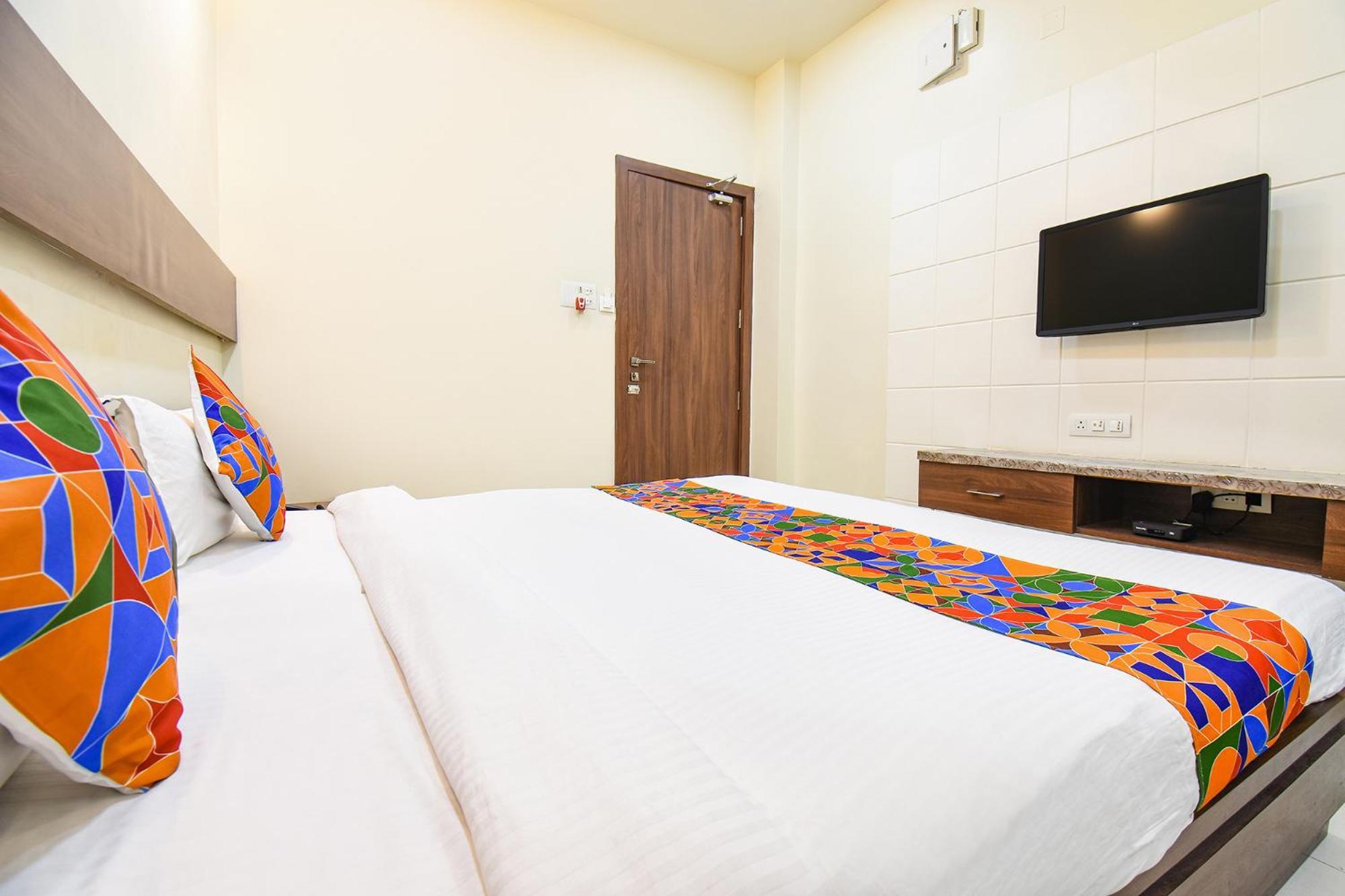 Fabhotel Royal Suits - Nr Mahadji Shinde Chhatri Pune Extérieur photo