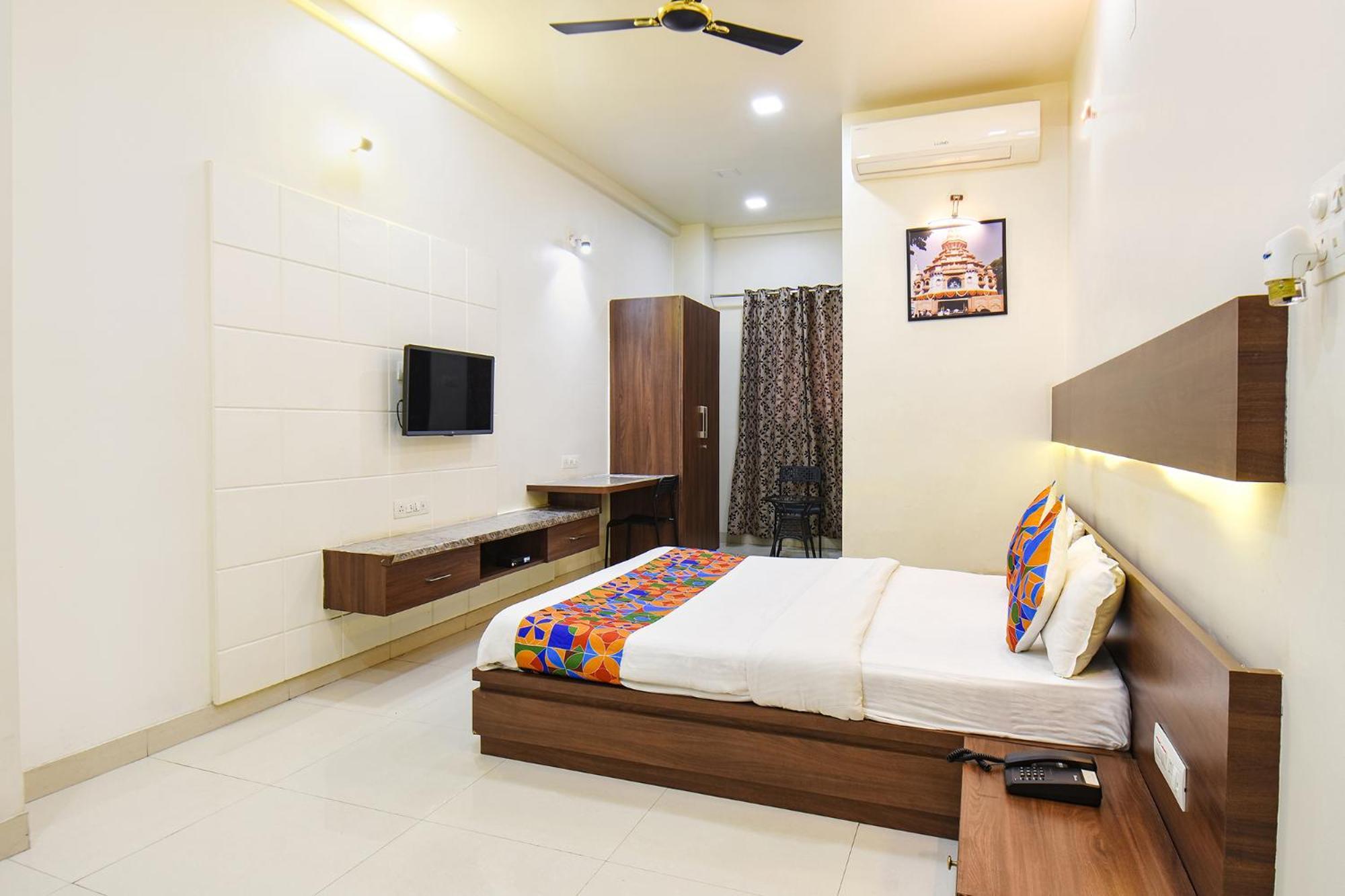 Fabhotel Royal Suits - Nr Mahadji Shinde Chhatri Pune Extérieur photo
