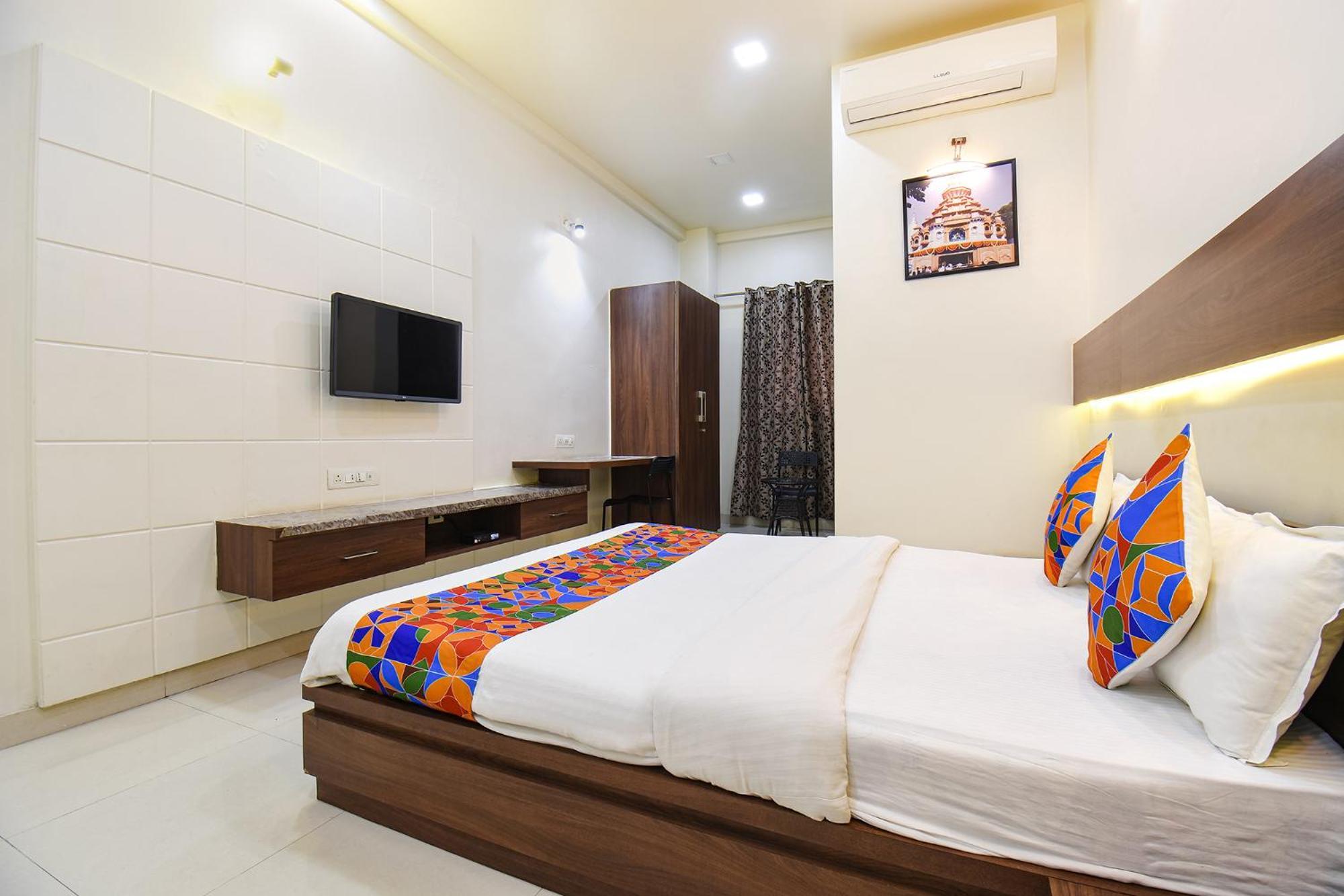 Fabhotel Royal Suits - Nr Mahadji Shinde Chhatri Pune Extérieur photo